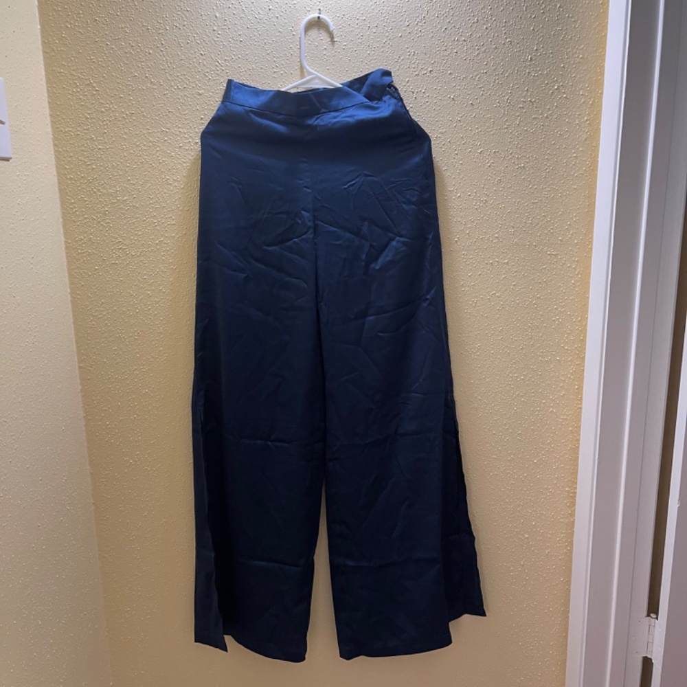 Women clothes - Picture 2 of 16